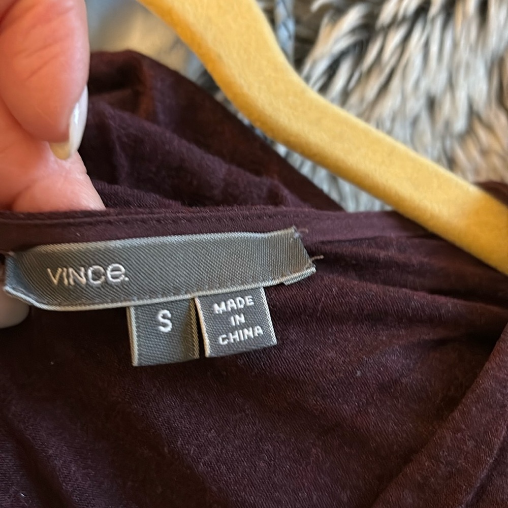Vince v neck tee shirt loose fitting burgundy color